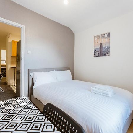 Mile End Double Rooms 86A Λονδίνο Εξωτερικό φωτογραφία